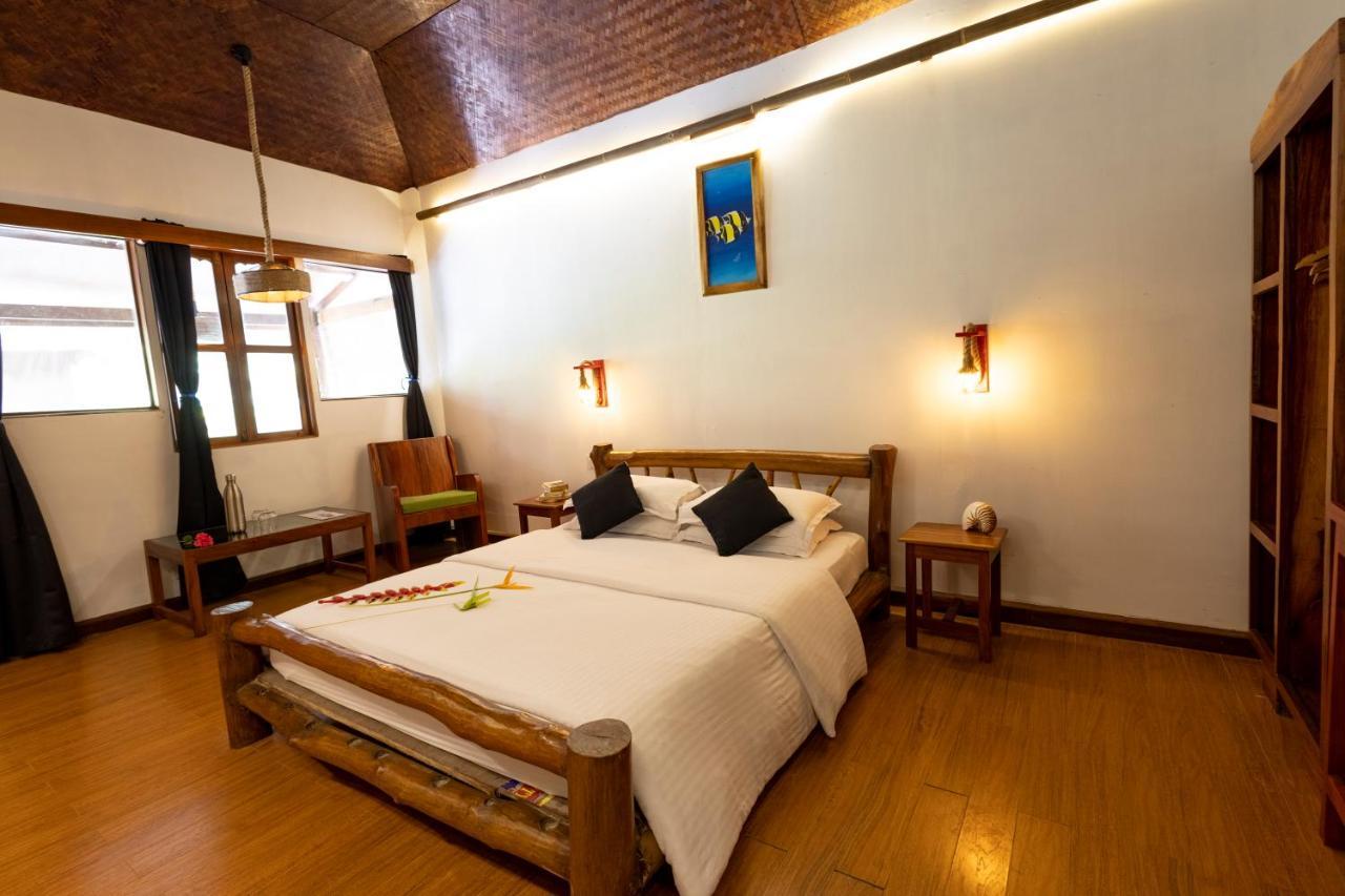 Wild Orchid Hotel Kala Pathar Beach Exterior photo